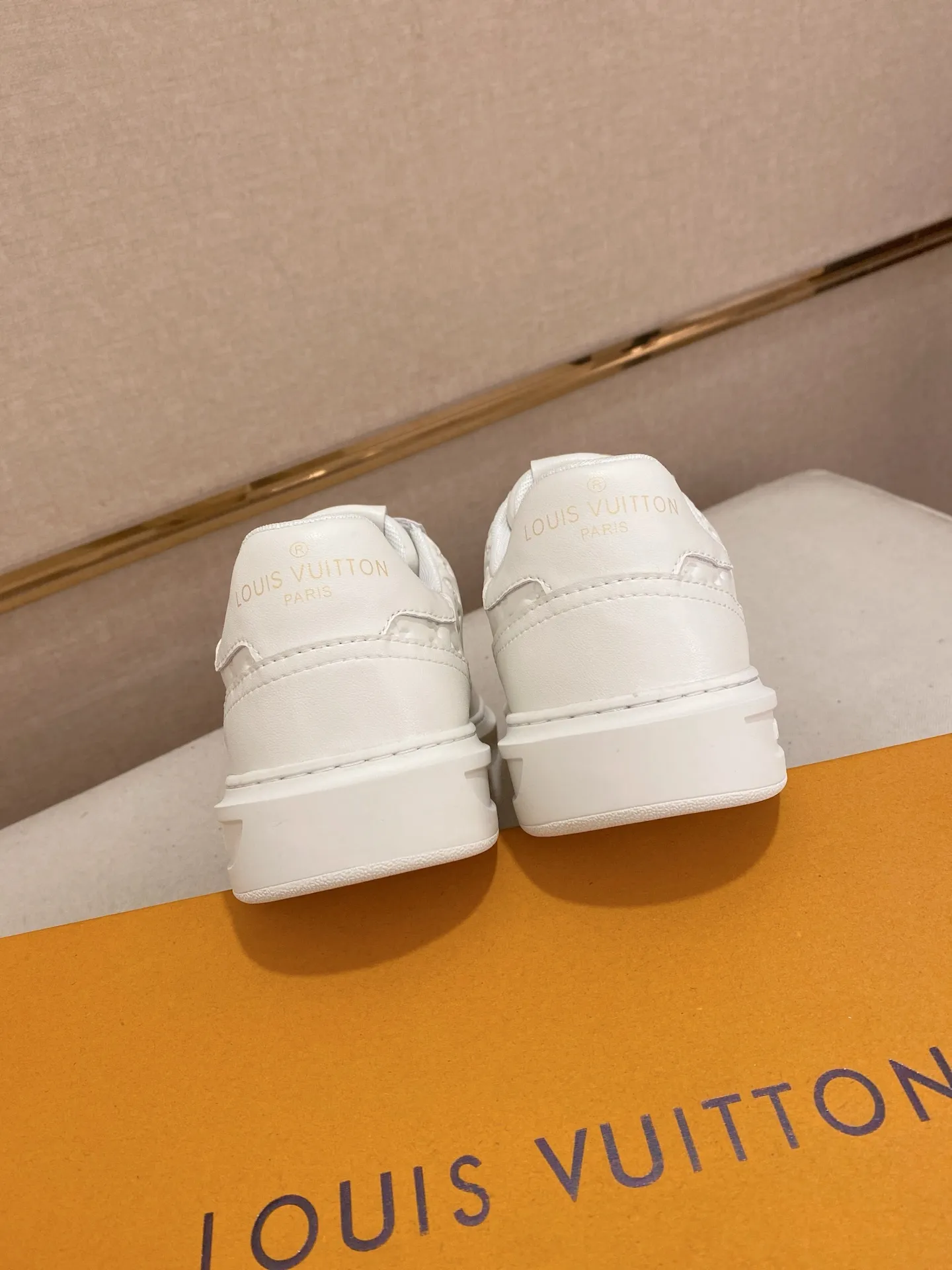 Men's shoes💰:420💰🇮🇹🇮🇹LV Louis Vuitton. The latest trendy casual shoes are popular in physical stores in sizes 38-44. New spring and summer comfortable imported custom original cowhide, unique jacquard fabric element design. Paired with sheepskin lining, Lv original bottom, [taiyang][taiyang] high-end packaging and high quality💪Details determine the quality, you can enter and leave the counter at will, welcome to compare🇮🇹